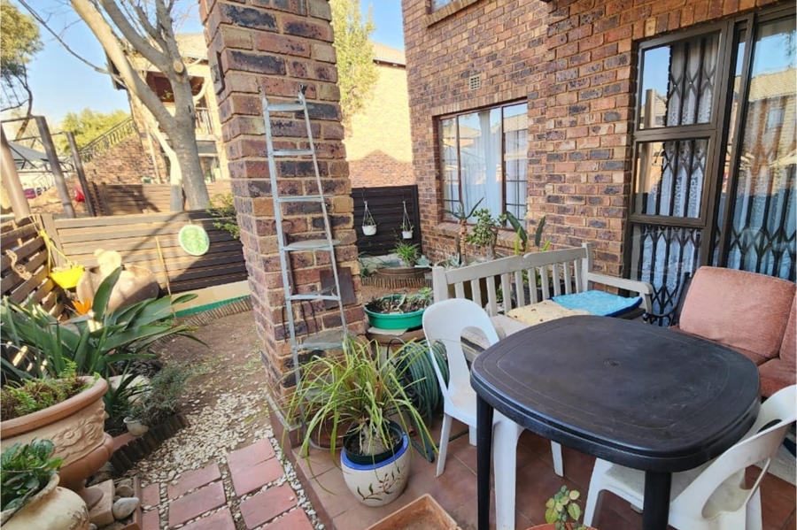 2 Bedroom Property for Sale in Sonneveld Gauteng