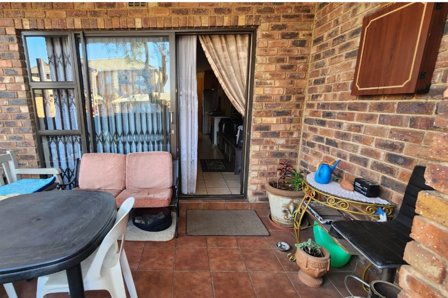 2 Bedroom Property for Sale in Sonneveld Gauteng