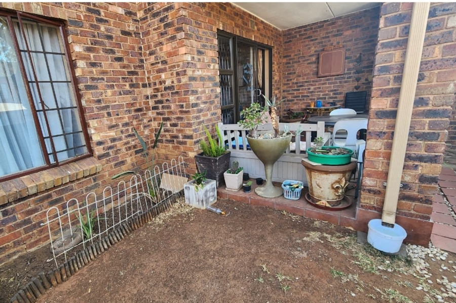 2 Bedroom Property for Sale in Sonneveld Gauteng