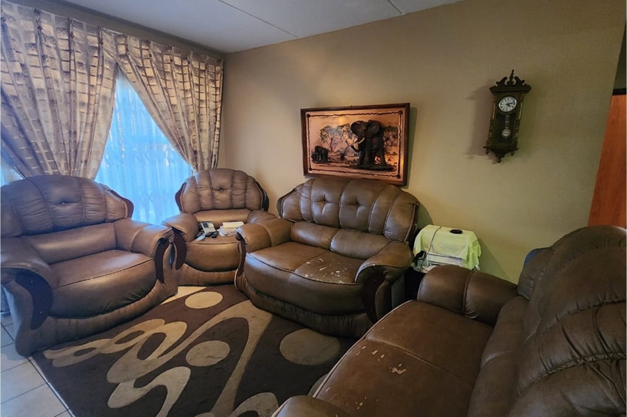 2 Bedroom Property for Sale in Sonneveld Gauteng