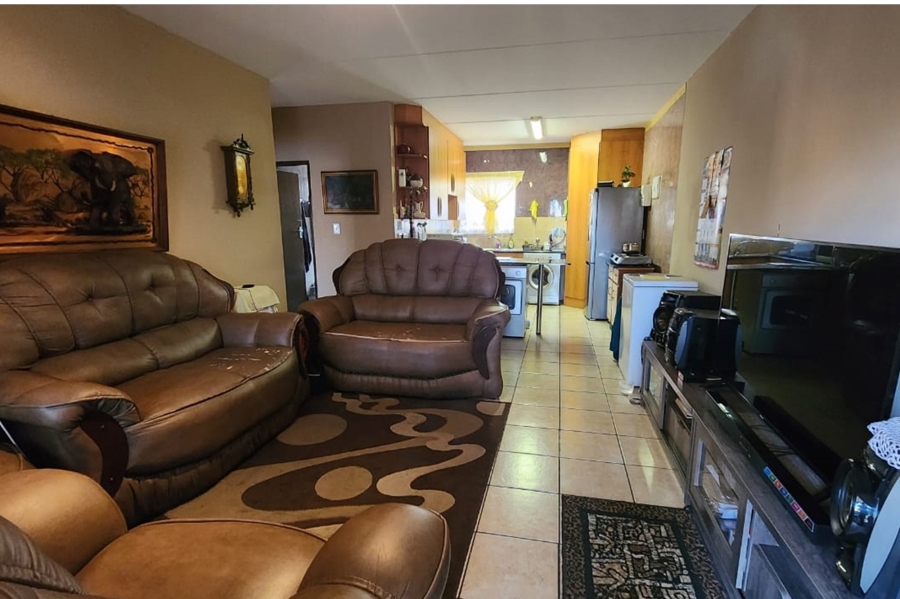 2 Bedroom Property for Sale in Sonneveld Gauteng