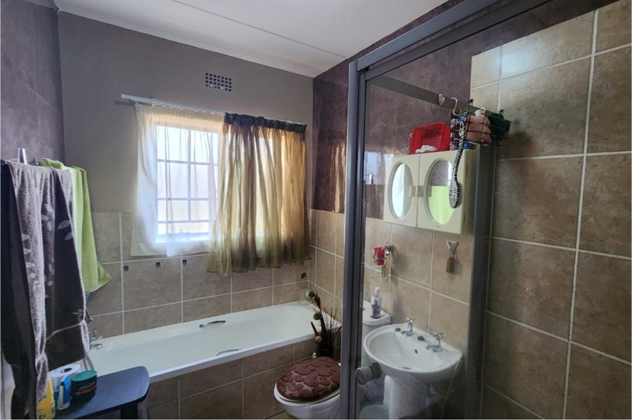 2 Bedroom Property for Sale in Sonneveld Gauteng