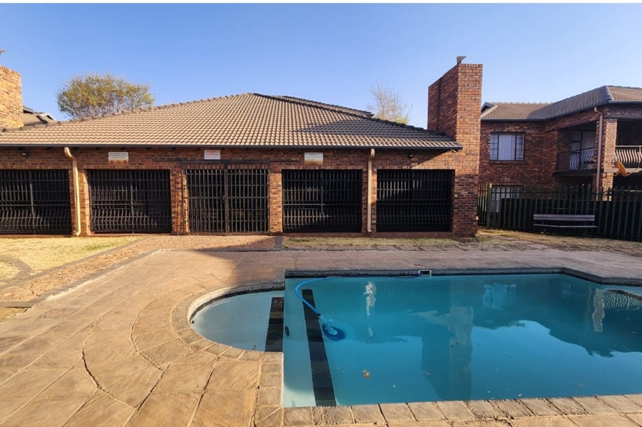 2 Bedroom Property for Sale in Sonneveld Gauteng