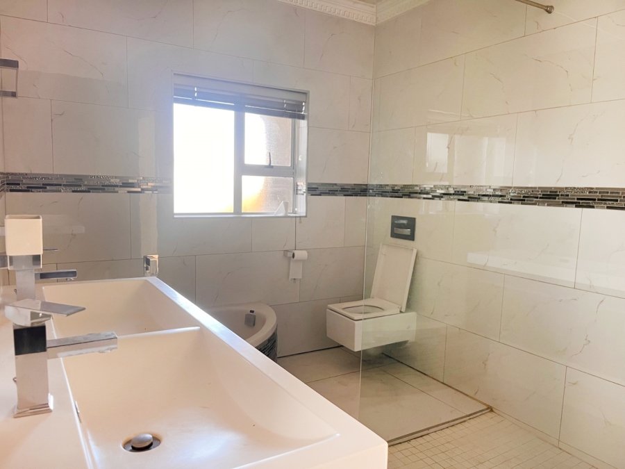 To Let 3 Bedroom Property for Rent in Sandringham Gauteng