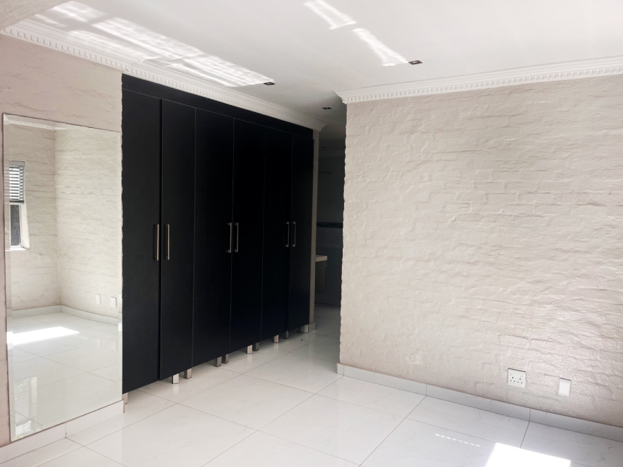 To Let 3 Bedroom Property for Rent in Sandringham Gauteng