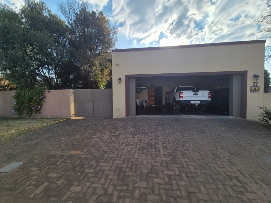 3 Bedroom Property for Sale in Eike Park Gauteng