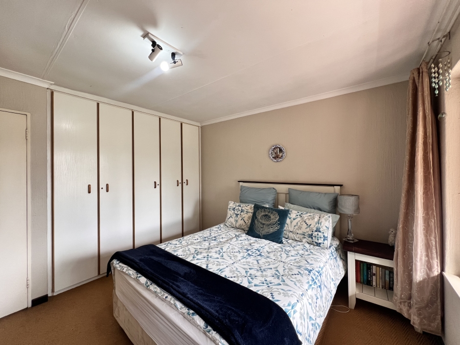 2 Bedroom Property for Sale in Sunninghill Gauteng