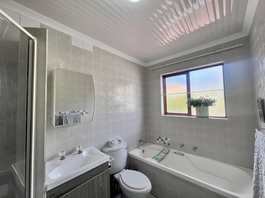 2 Bedroom Property for Sale in Sunninghill Gauteng
