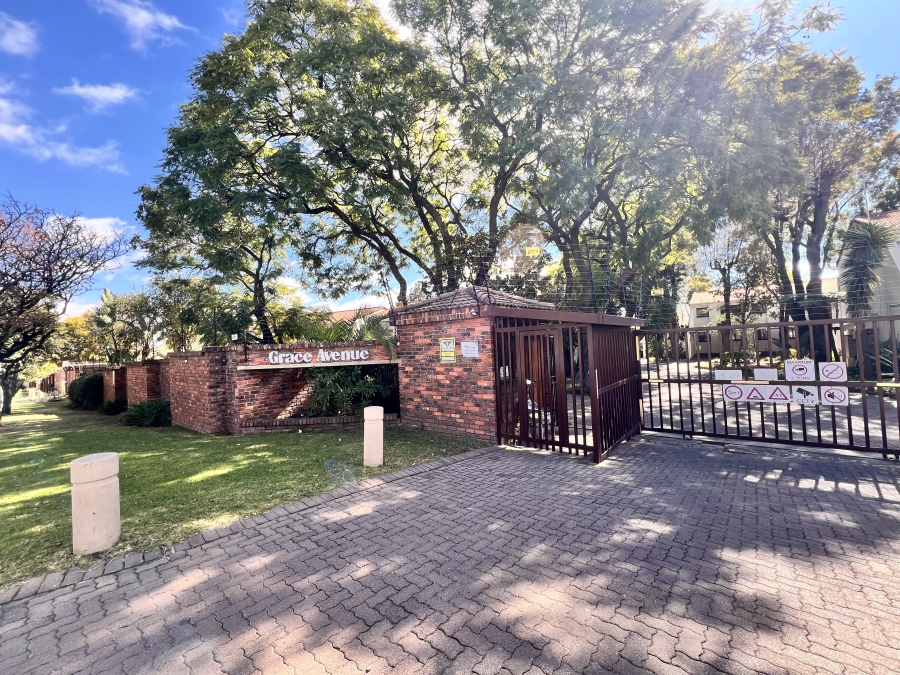 2 Bedroom Property for Sale in Sunninghill Gauteng