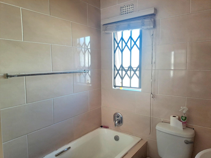 2 Bedroom Property for Sale in Witpoortjie Gauteng