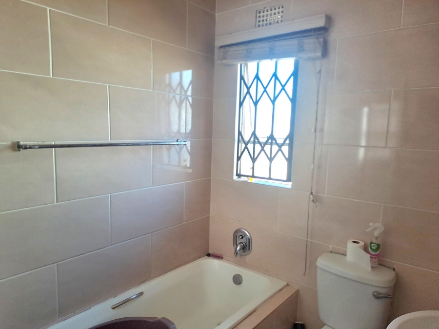 2 Bedroom Property for Sale in Witpoortjie Gauteng