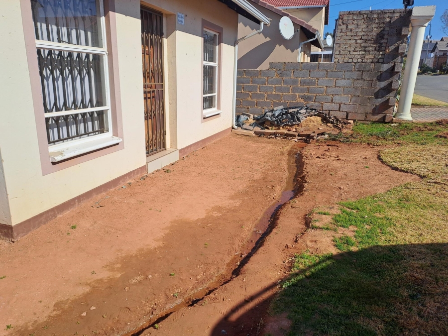 2 Bedroom Property for Sale in Witpoortjie Gauteng