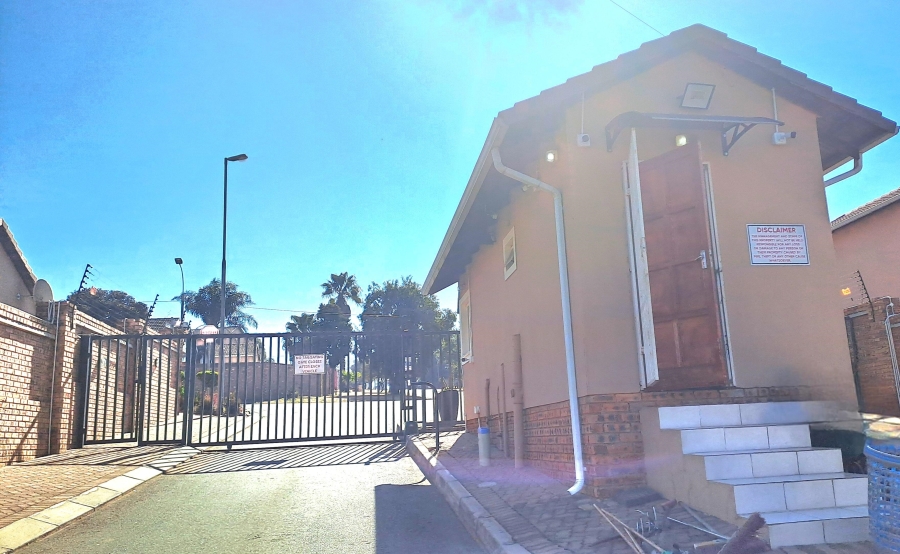 2 Bedroom Property for Sale in Witpoortjie Gauteng