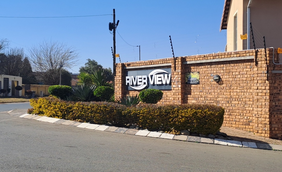 2 Bedroom Property for Sale in Witpoortjie Gauteng