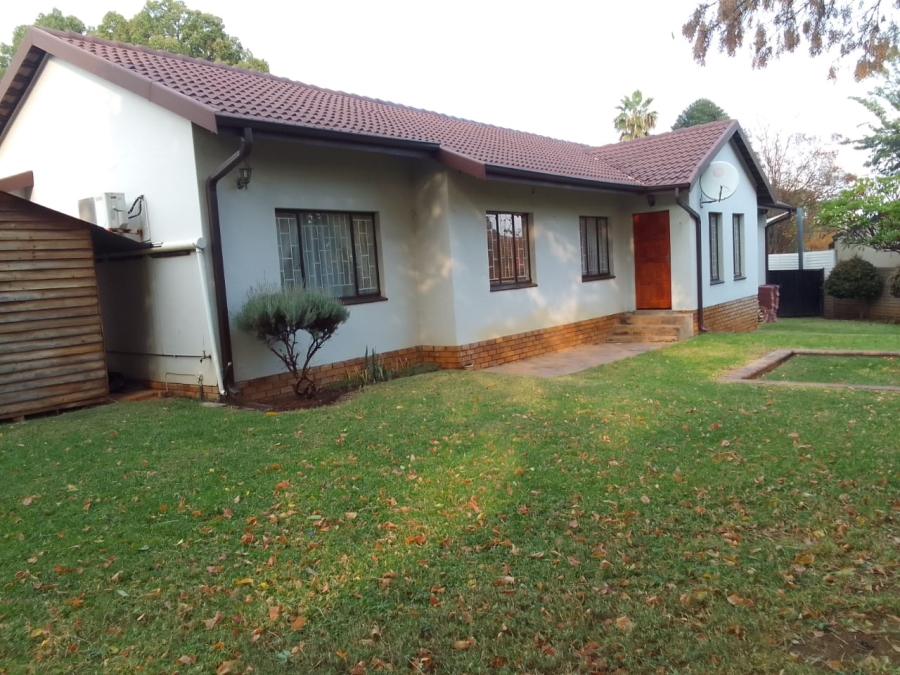 To Let 3 Bedroom Property for Rent in Garsfontein Gauteng