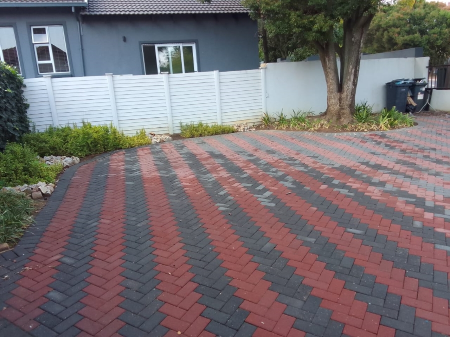 To Let 3 Bedroom Property for Rent in Garsfontein Gauteng