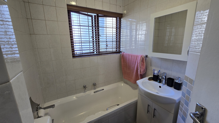 1 Bedroom Property for Sale in Morningside Gauteng