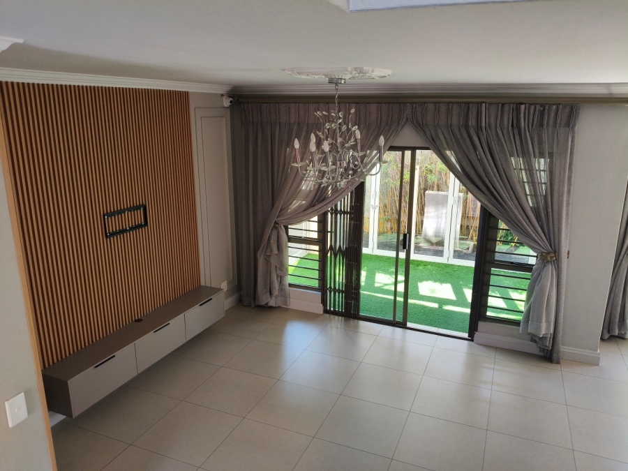 To Let 3 Bedroom Property for Rent in Sandown Gauteng