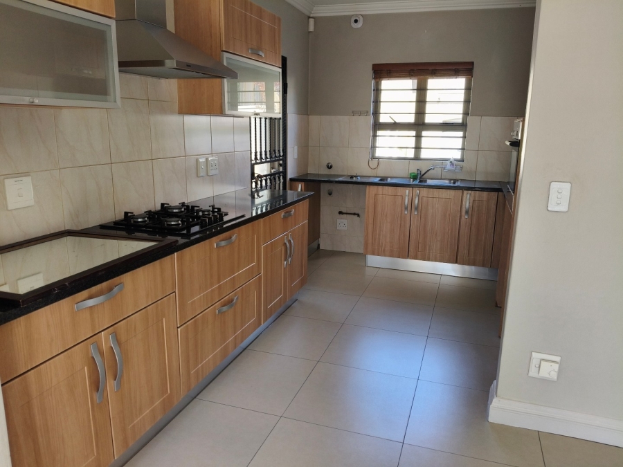 To Let 3 Bedroom Property for Rent in Sandown Gauteng