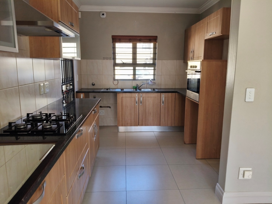 To Let 3 Bedroom Property for Rent in Sandown Gauteng