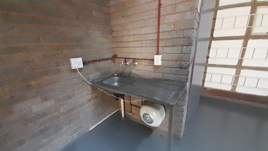 To Let commercial Property for Rent in Halfway House Gauteng