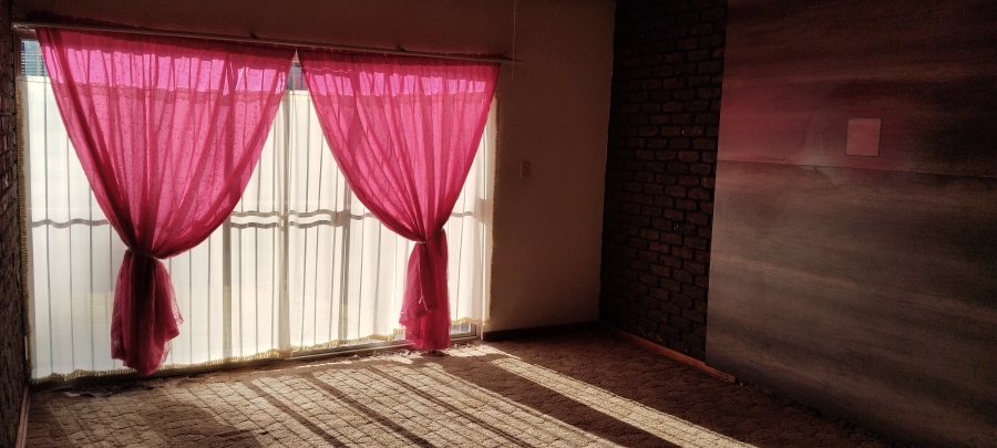To Let 1 Bedroom Property for Rent in Rensburg Gauteng