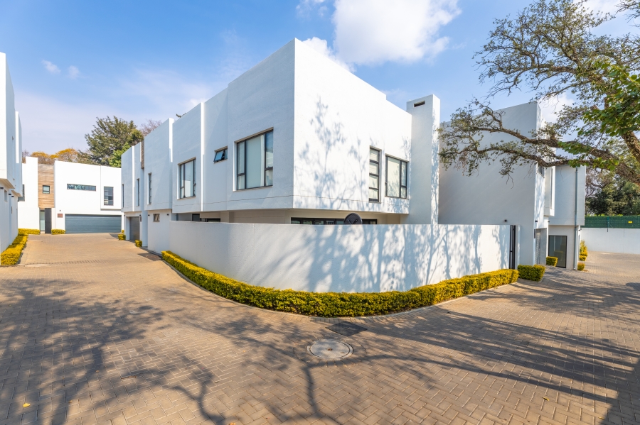 4 Bedroom Property for Sale in Sandhurst Gauteng