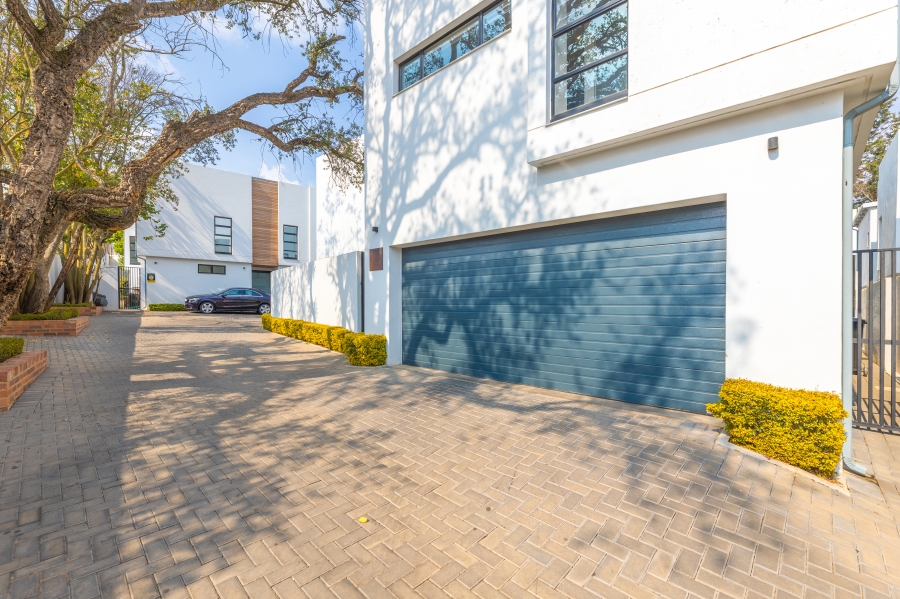 4 Bedroom Property for Sale in Sandhurst Gauteng