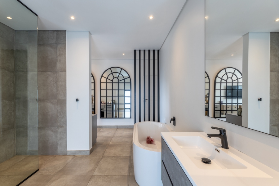 4 Bedroom Property for Sale in Sandhurst Gauteng