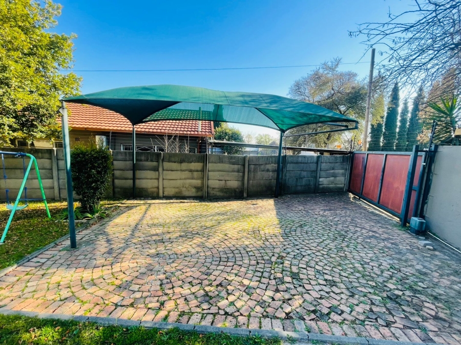 To Let 4 Bedroom Property for Rent in Terenure Gauteng