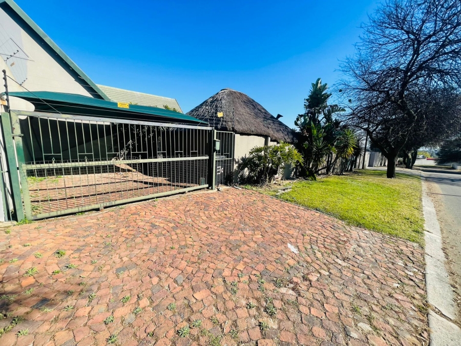 To Let 4 Bedroom Property for Rent in Terenure Gauteng