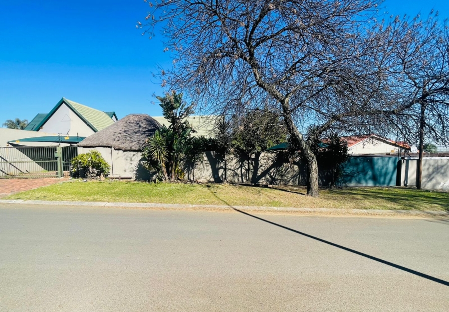To Let 4 Bedroom Property for Rent in Terenure Gauteng
