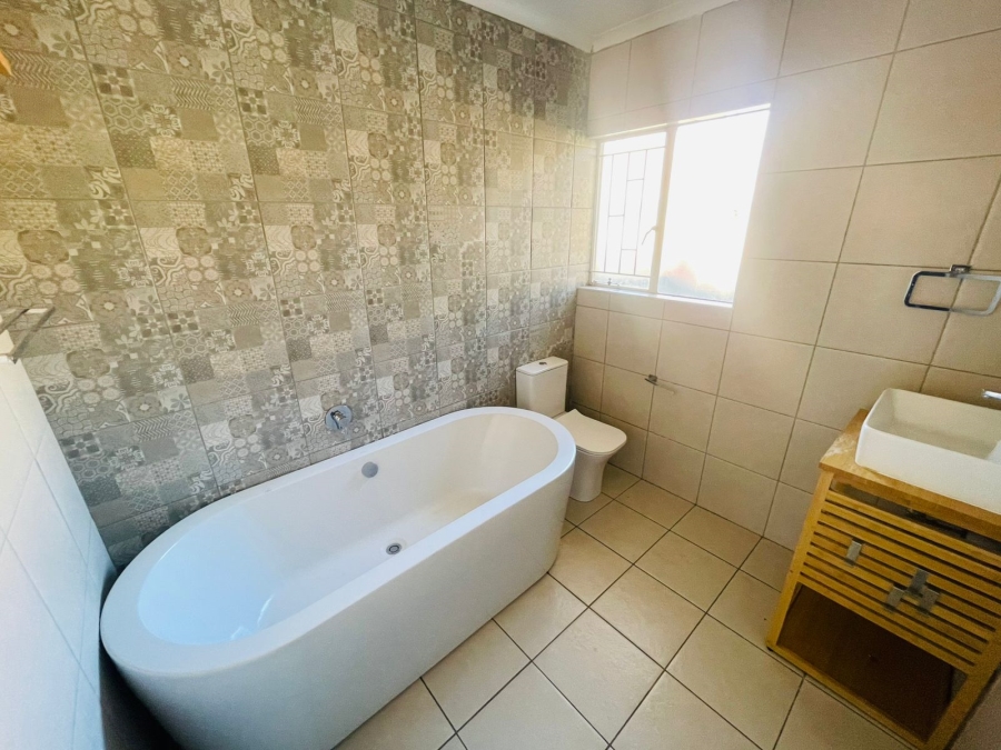 To Let 4 Bedroom Property for Rent in Terenure Gauteng