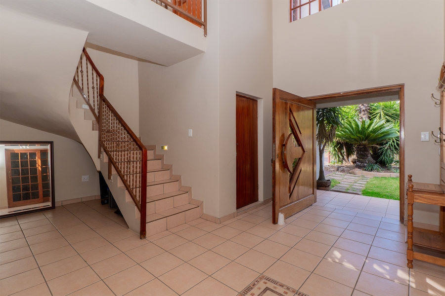 6 Bedroom Property for Sale in Farrarmere Gauteng