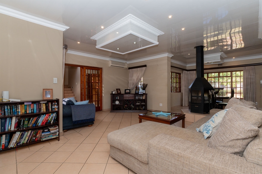 6 Bedroom Property for Sale in Farrarmere Gauteng