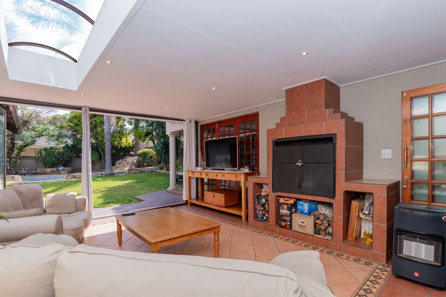 6 Bedroom Property for Sale in Farrarmere Gauteng