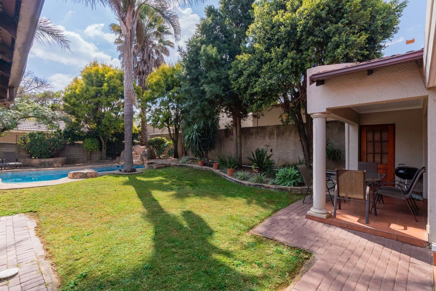 6 Bedroom Property for Sale in Farrarmere Gauteng