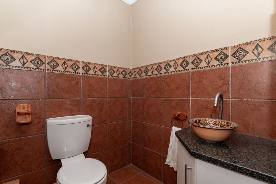 6 Bedroom Property for Sale in Farrarmere Gauteng