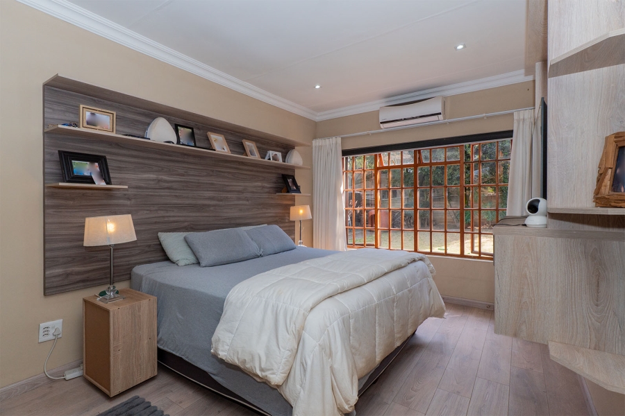6 Bedroom Property for Sale in Farrarmere Gauteng