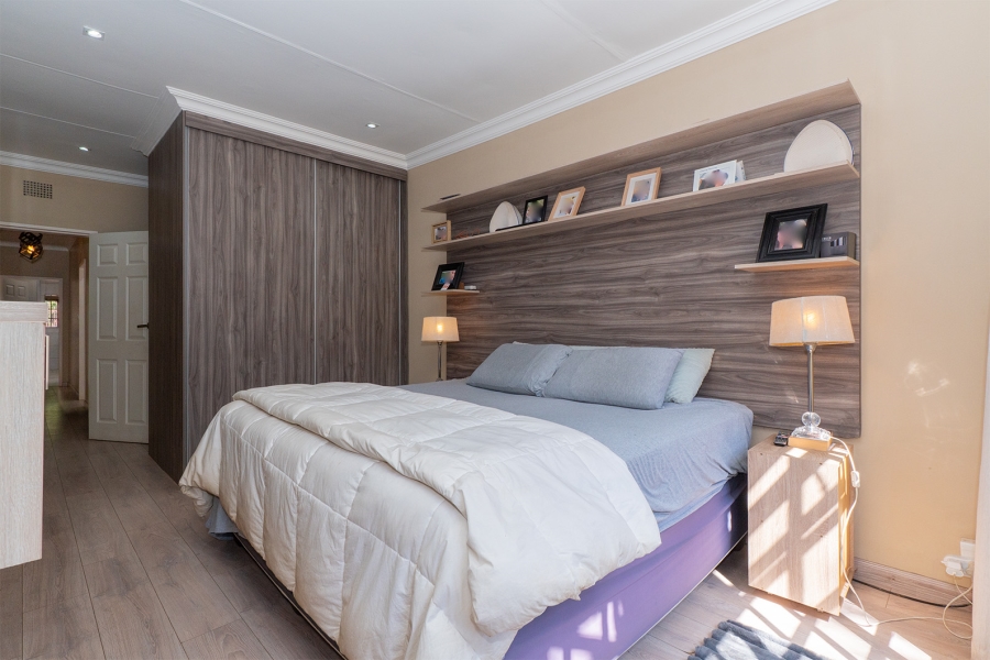 6 Bedroom Property for Sale in Farrarmere Gauteng