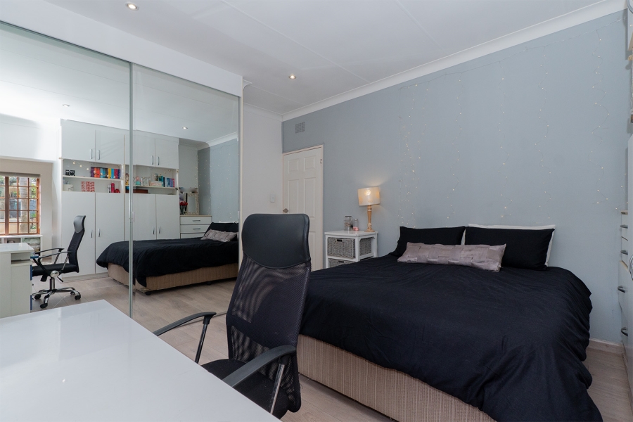 6 Bedroom Property for Sale in Farrarmere Gauteng