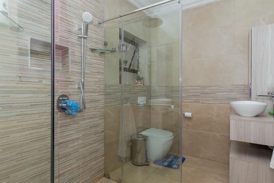6 Bedroom Property for Sale in Farrarmere Gauteng