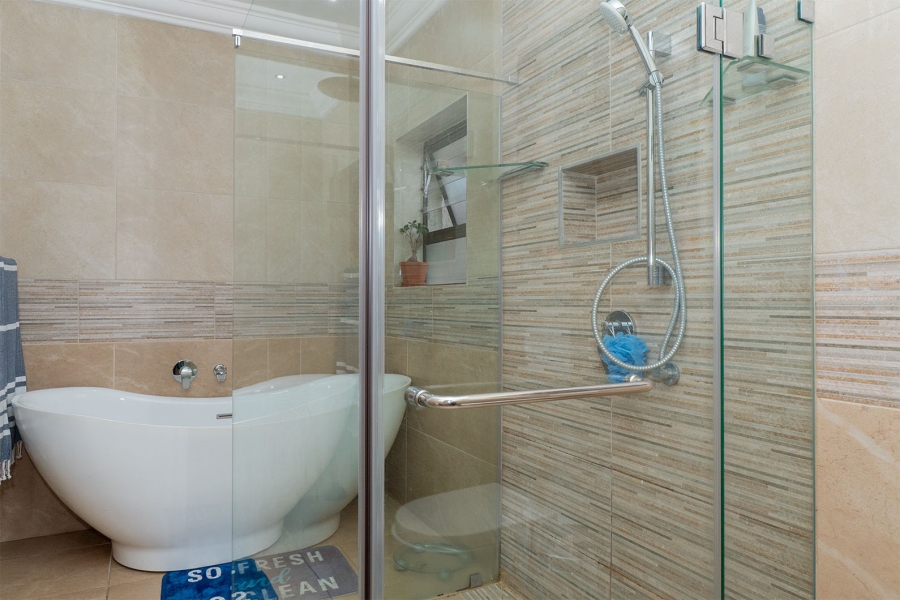 6 Bedroom Property for Sale in Farrarmere Gauteng