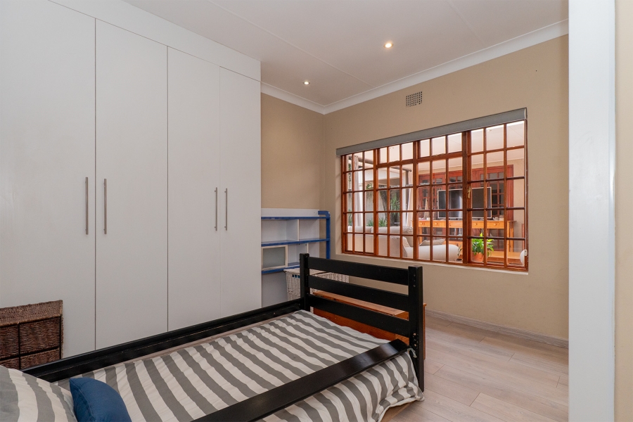 6 Bedroom Property for Sale in Farrarmere Gauteng