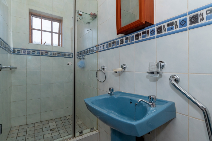 6 Bedroom Property for Sale in Farrarmere Gauteng