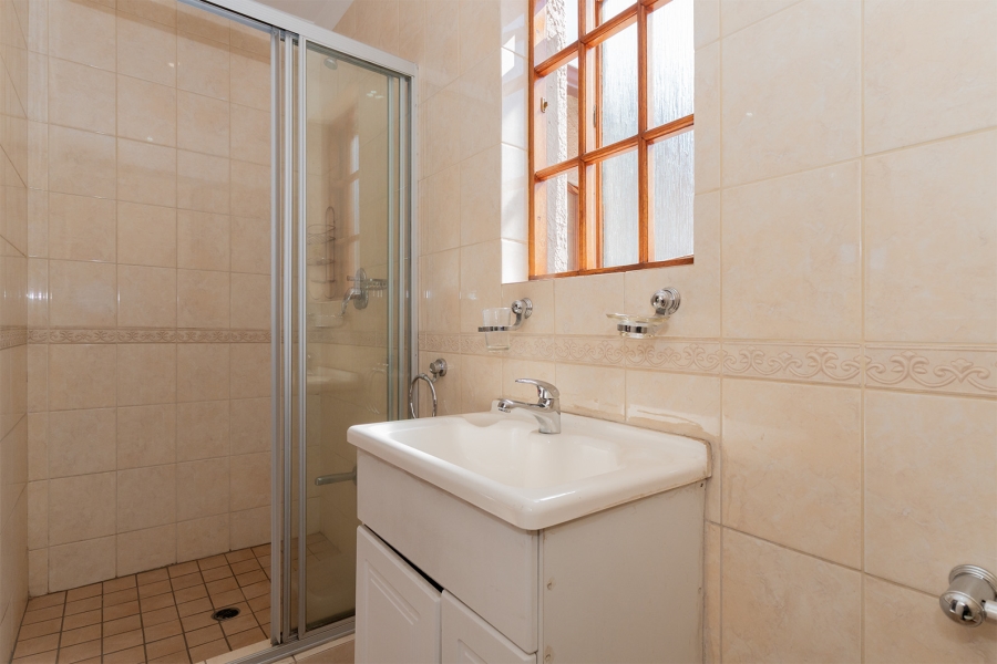6 Bedroom Property for Sale in Farrarmere Gauteng