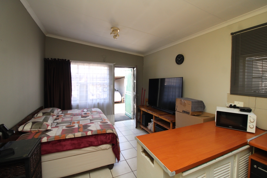 6 Bedroom Property for Sale in Primrose Gauteng