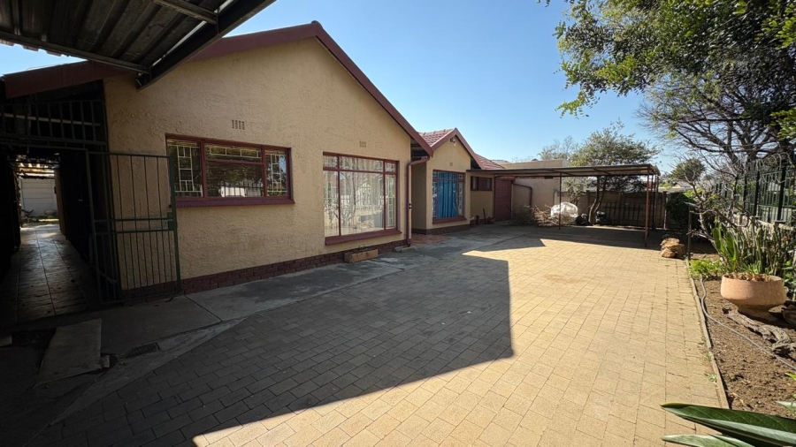 5 Bedroom Property for Sale in Beyers Park Gauteng