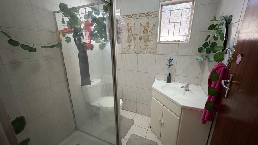 5 Bedroom Property for Sale in Beyers Park Gauteng
