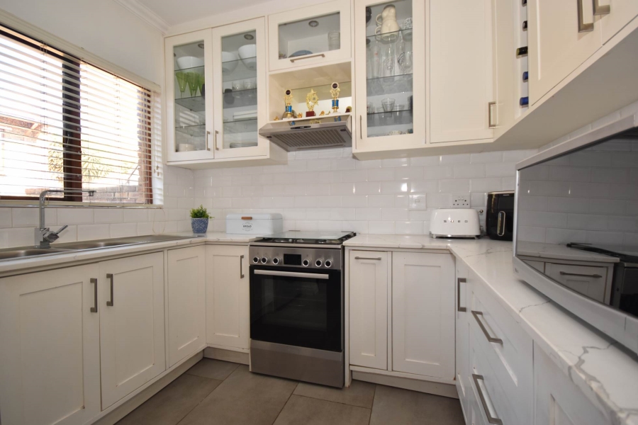 3 Bedroom Property for Sale in Bromhof Gauteng